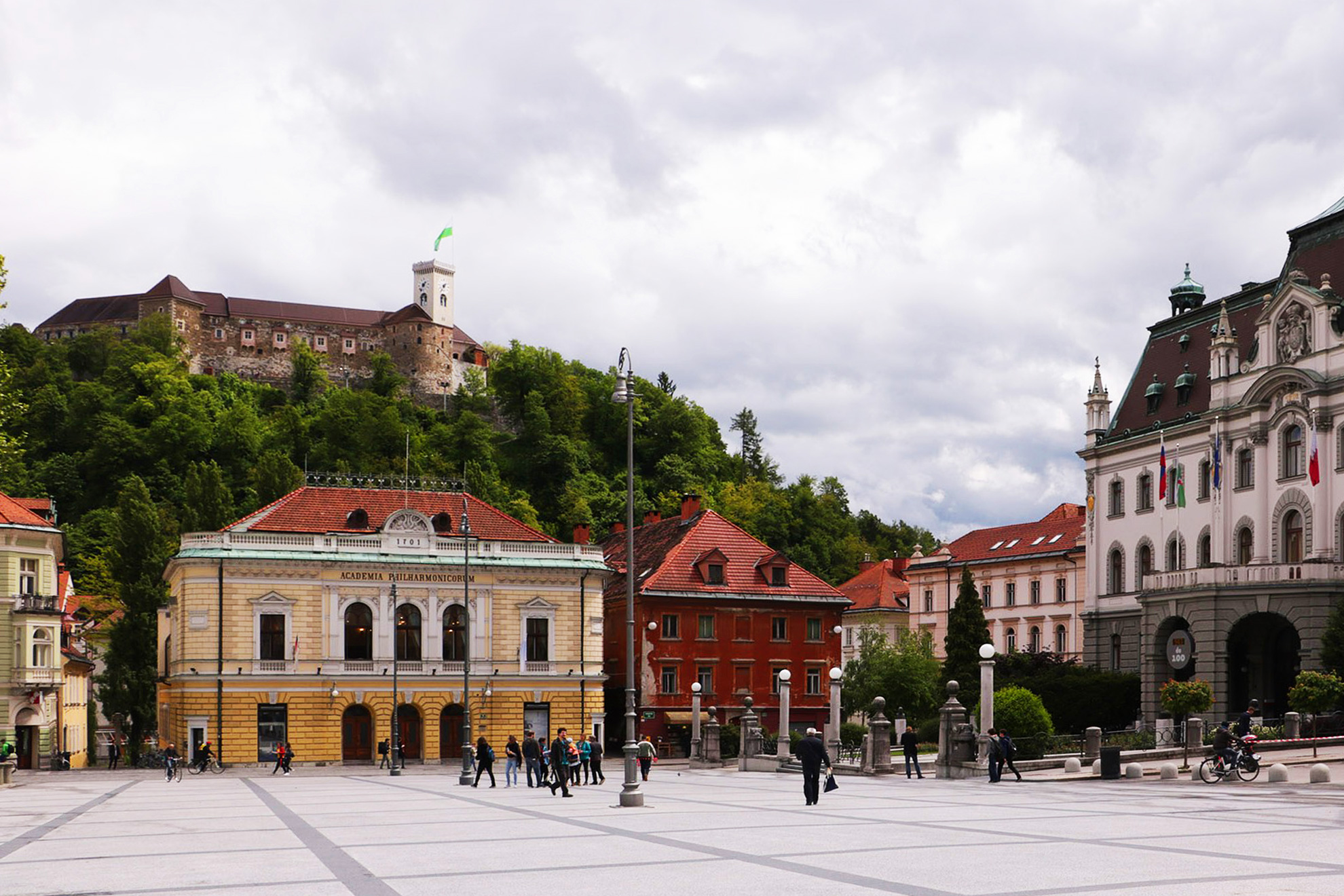 Приказно пътешествие - Словения и Хърватия - Крепостният хълм със Замъкът Любляна, Любляна, Словения - Ljubljana Castle on Castle Hill, Ljubljana, Slovenia